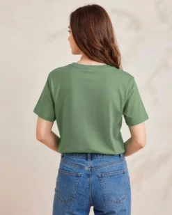 BACHATA - Tshirt manica corta verde salvia con stampa
