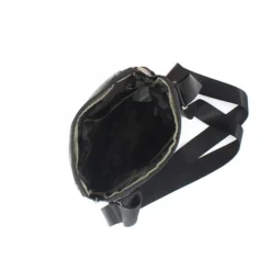 CARRERA - Borsello nero con zip frontale orizzontale e tracolla regolabile