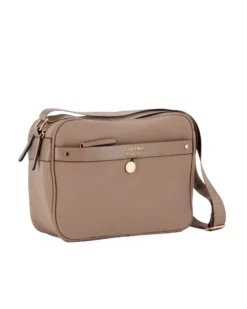 CORTINA POLO STYLE - Borsa a tracolla nocciola con tasca frontale e dettaglio logo pendente