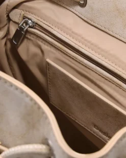 DESIGUAL - Zaino sabbia con dettagli ricamati, patta, tasche frontali con chiusura magnetica, tracolla removibile