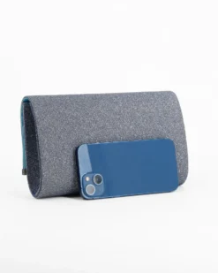 DIVAS - Pochette blu glitterata con filo di strass sulla patta, tracolla removibile