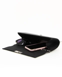 DIVAS - Pochette nera con patta glitterata e accessorio rettangolare in metallo
