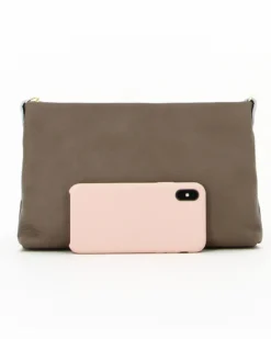 DIVAS - TRACOLLA TAUPE SCURO IN VERA PELE CON DETTAGLIO CATENA, MADE IN ITALY