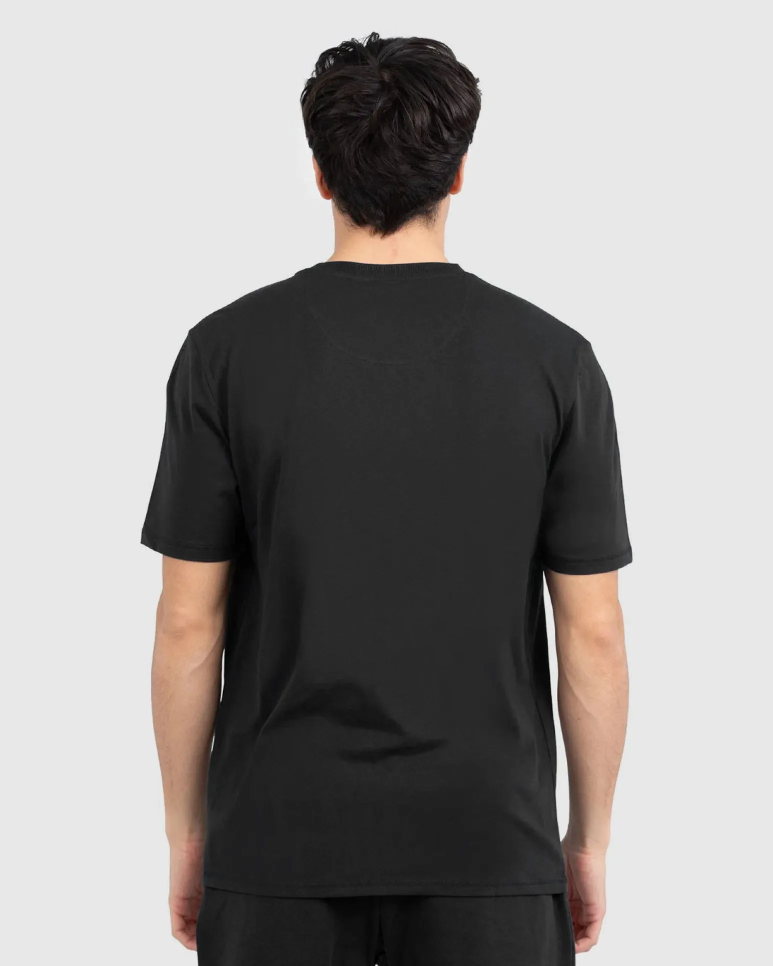 ELLESSE - T-SHIRT UOMO MEZZA MANICA NERA PATCH LOGO - EHM200S25-050