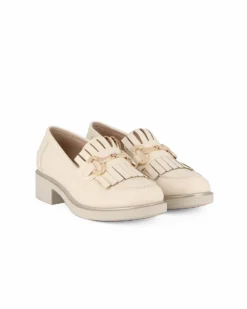 MISS GLOBO - Mocassino beige con morsetto oro e frange