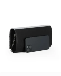 MISS GLOBO - Pochette in raso nera con patta glitter argento effetto plissettato,  tracolla removibile