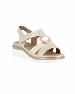 MISS GLOBO - Sandalo beige con strappo e sottopiede in memory soft