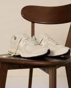NEW BALANCE 2002R – SNEAKERS JUNIOR  LIFESTYLE SABBIA / ARGENTO – M2002RCC