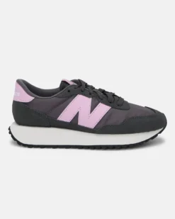 NEW BALANCE - Sneakers da donna nera con logo rosa - 237