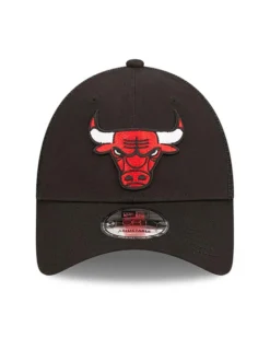 NEW ERA - Cappello nero regolabile con logo pannello posteriore in mesh e logo Chicago Bulls - 9 FORTY