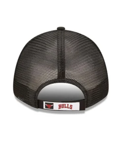 NEW ERA - Cappello nero regolabile con logo pannello posteriore in mesh e logo Chicago Bulls - 9 FORTY