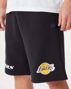NEW ERA - Pantalone corto oversize fit da uomo nero con logo Lakers