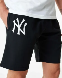 NEW ERA - Pantaloni corti neri con logo bianco