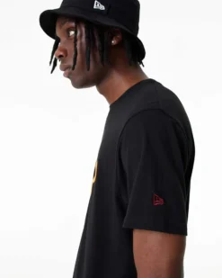 NEW ERA - T shirt girocollo da uomo nera in cotone con logo giallo