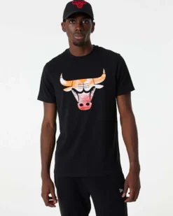 NEW ERA - T shirt girocollo da uomo nera in cotone con logo Chicago Bulls