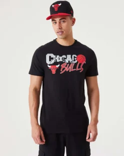 NEW ERA - T shirt girocollo da uomo nera in cotone con logo Chicago Bulls