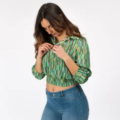 PAQUITA - CAMICIA CROPPED VERDE A FANTASIA CON MANICA 3/4