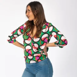 PAQUITA - CAMICIA VERDE A FANTASIA, SCOLLO A V E  MANICA 3/4