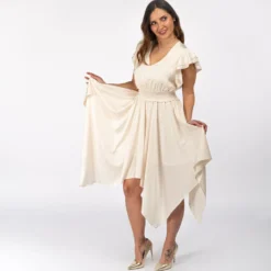 PAQUITA - VESTITINO BEIGE IN RASO CON SCOLLO A V, VITA ARRICCITA E MANICHETTA MORBIDA