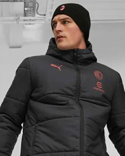 PUMA - Cappello invernale nero con logo rosso Milan