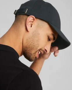 PUMA - Cappello nero regolabile con logo oro