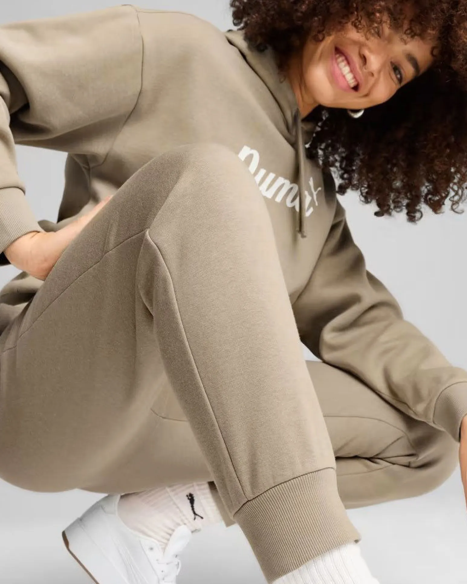 PUMA - PANTALONE TUTA TAUPE ESSENTIAL+ SCRIPT FL DA DONNA, 681536-67