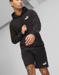 PUMA - Pantaloni corti da uomo neri con logo bianco e stampa logo arcobaleno sui lati