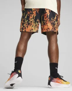 PUMA SHORTS DA BASKET STRAIGHT FLAMES - Pantaloncino da uomo nero con motivo straight Flames - 62475801
