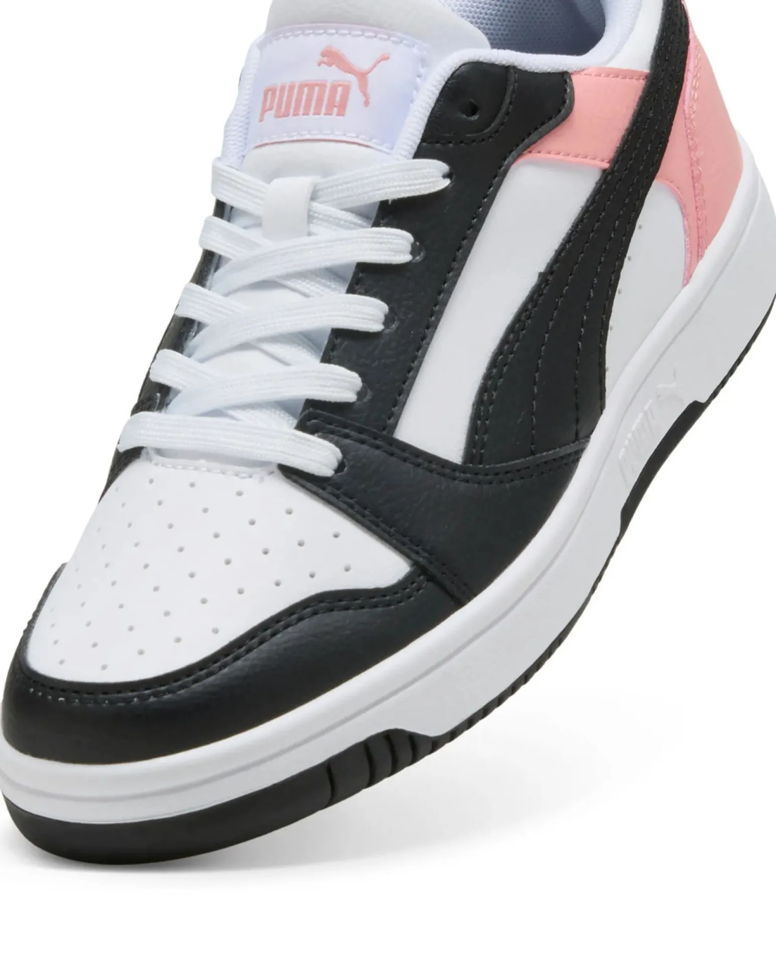 PUMA - SNEAKERS JUNIOR REBOUND V6 LO GS BIANCHE CON DETTAGLI ROSA PESCA E NERI DAL 36 AL 39, 393833-24
