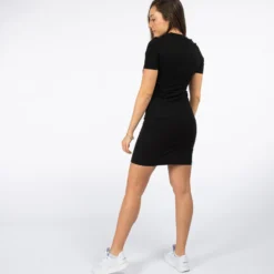 PUMA - Vestito sportivo nero a maniche corte con logo bianco