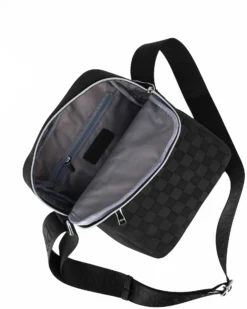 SOLO SOPRANI - Borsello nero con due tasche frontali e una tasca posteriore